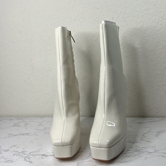 GUESS - White 1-1/2" Platform Cushioned Logo Byra Square Toe Block Heel Size - Picture 5 of 13